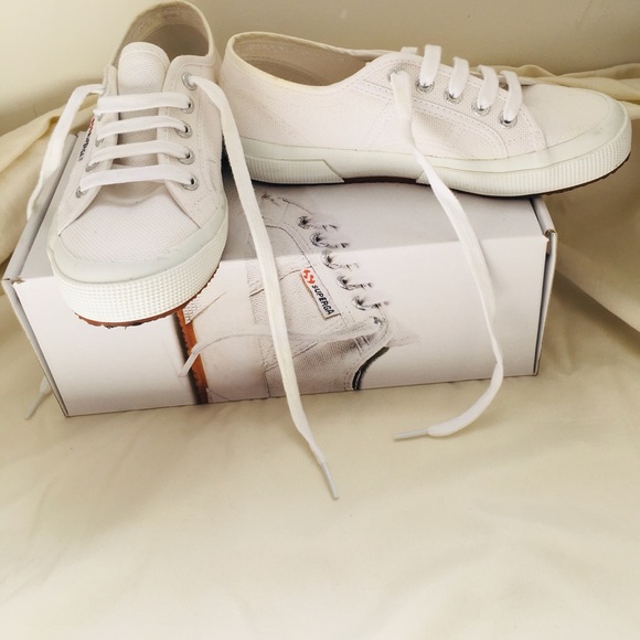 white superga size 5